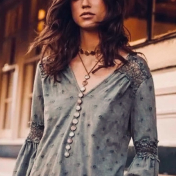 Anthropologie eri + ali Calvi Boho Eyelet Bell Sleeve Top in Green Size Small - Picture 8 of 8